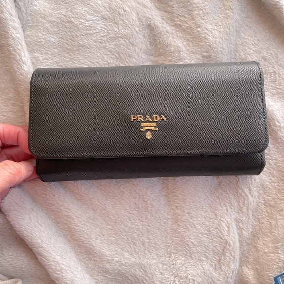 Prada Wallet - Picture 1 of 4